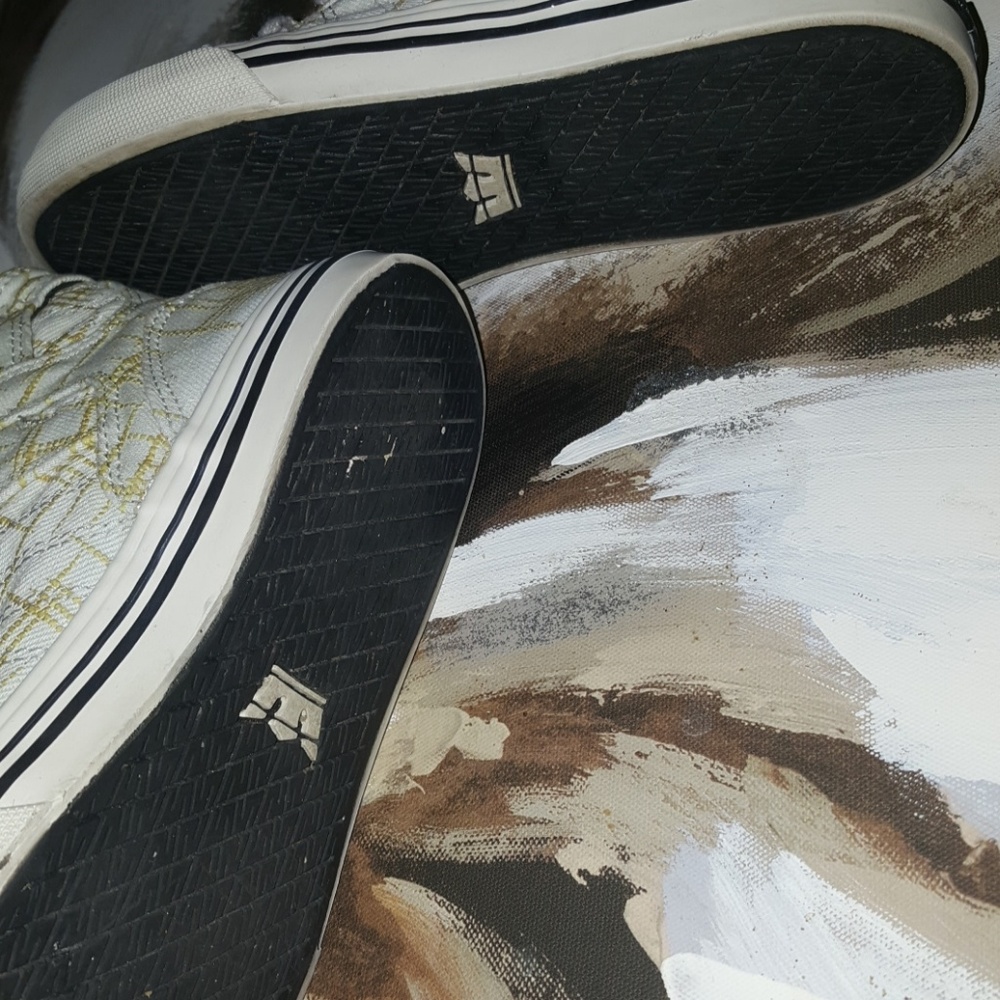 Supras - Picture 4 of 5